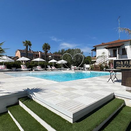 Dubaibeachotel Llido Degli Estensi Exteriér fotografie